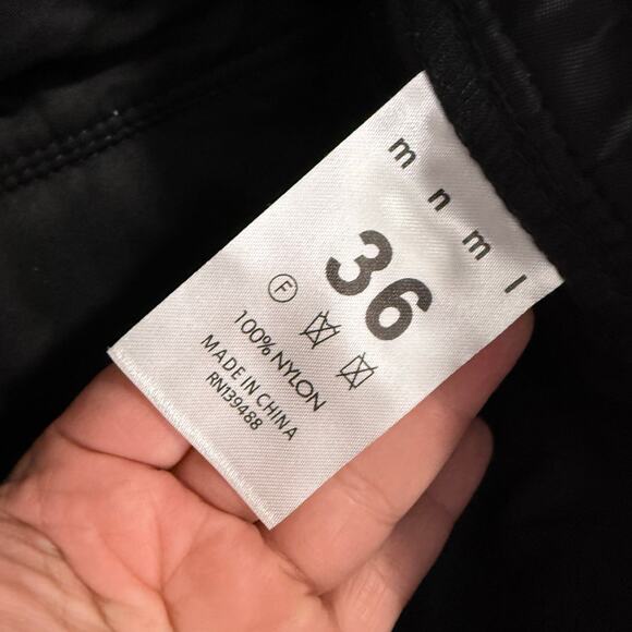 MNML Black Cargo Pants - Picture 4 of 6